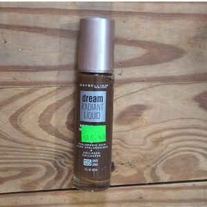 *4 for $28* 135 Java Maybelline Radiant Liquid Hydrating Foundation